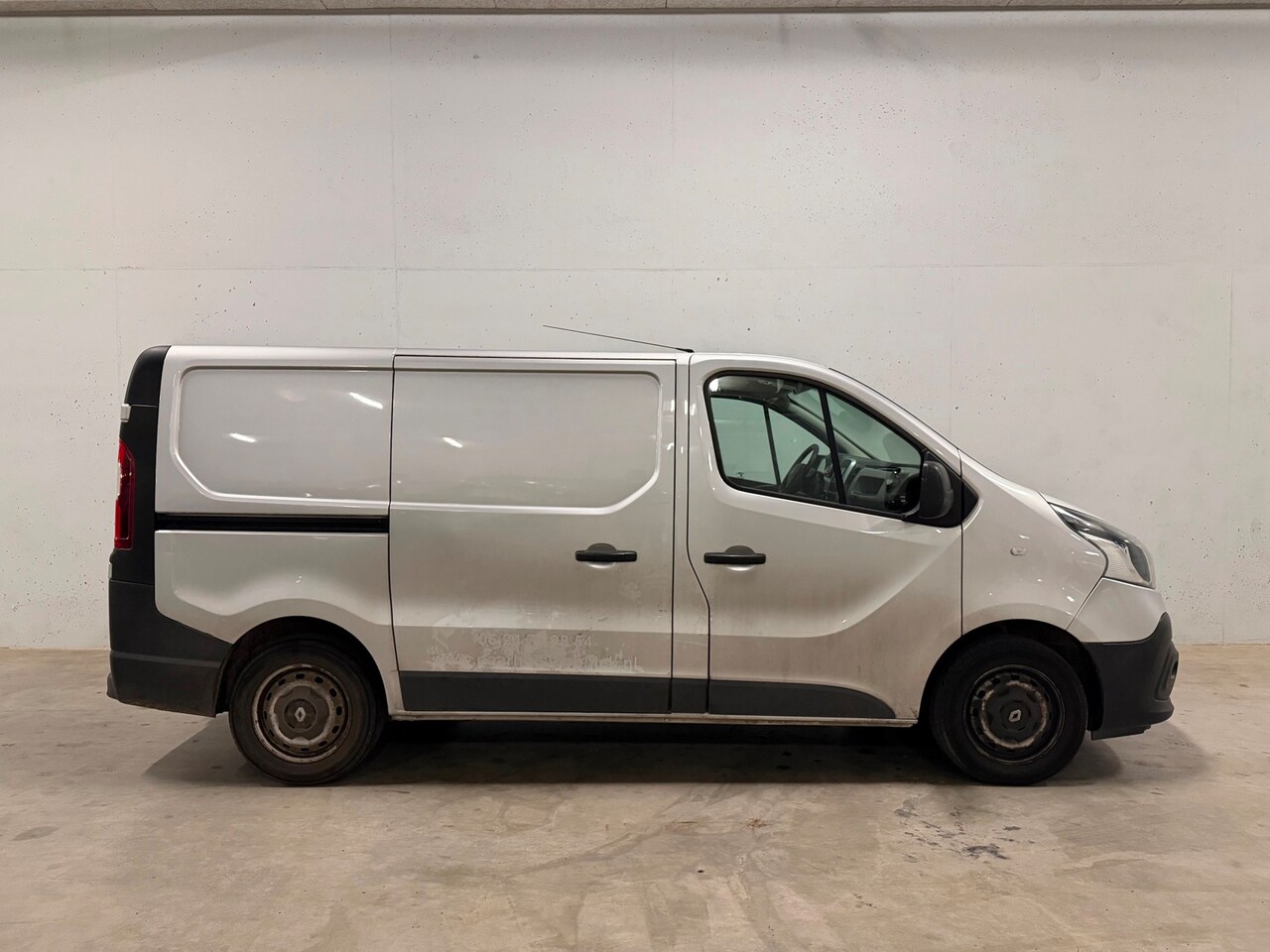 Renault Trafic - 1.6 dCi T29 L1H1 Navi Leer Airco Cruise BTW 21% - AutoWereld.nl