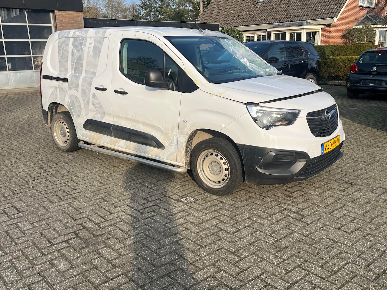 Opel Combo - 1.5 BlueHDi 100 S&S L1 rijdbaar. iets op kap gevallen - AutoWereld.nl