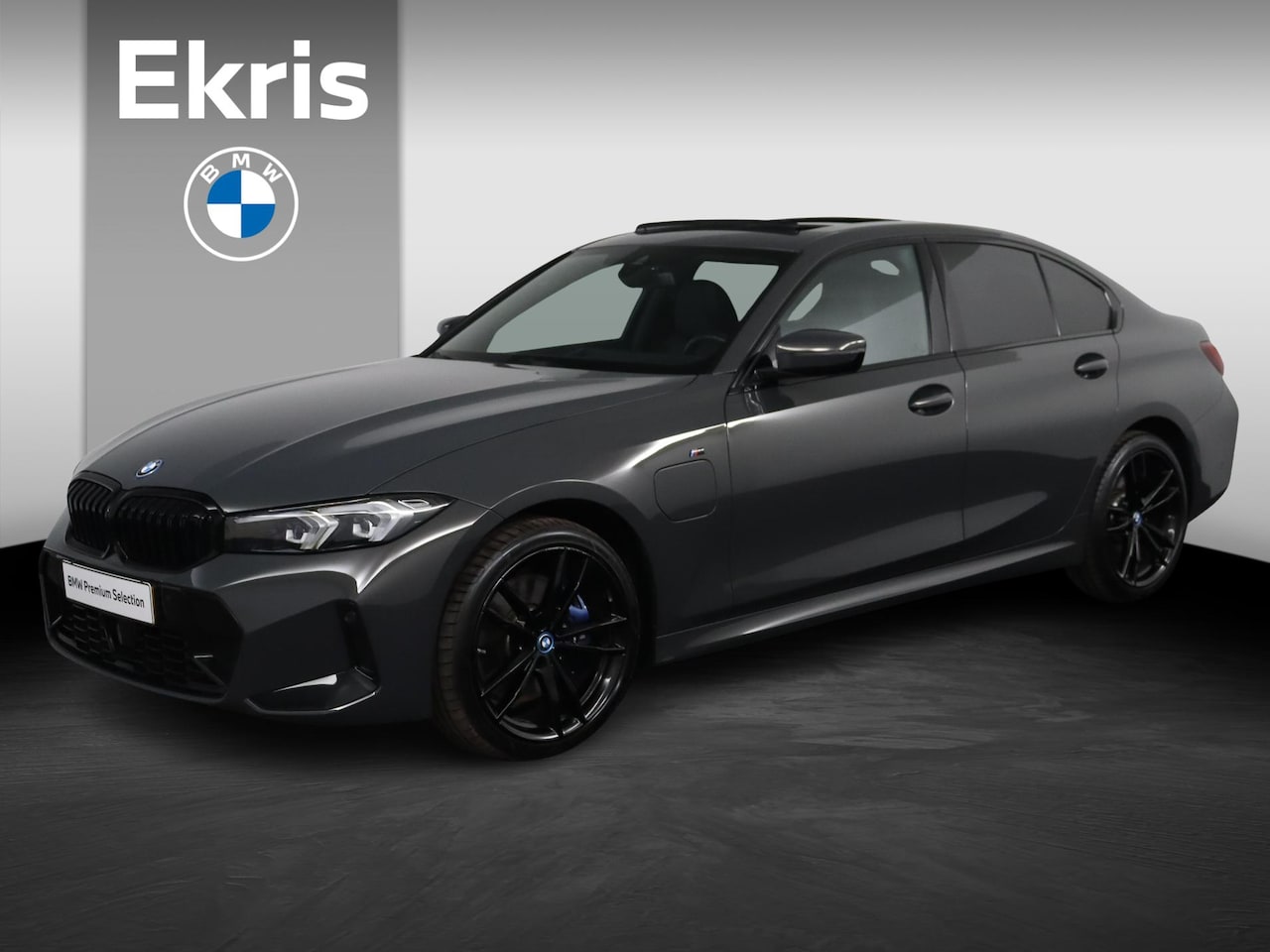 BMW 3-serie - 320e BMW 320e Sedan M Sport | Glazen Schuif-/kanteldak | Trekhaak Elektrisch | Harman Kard - AutoWereld.nl