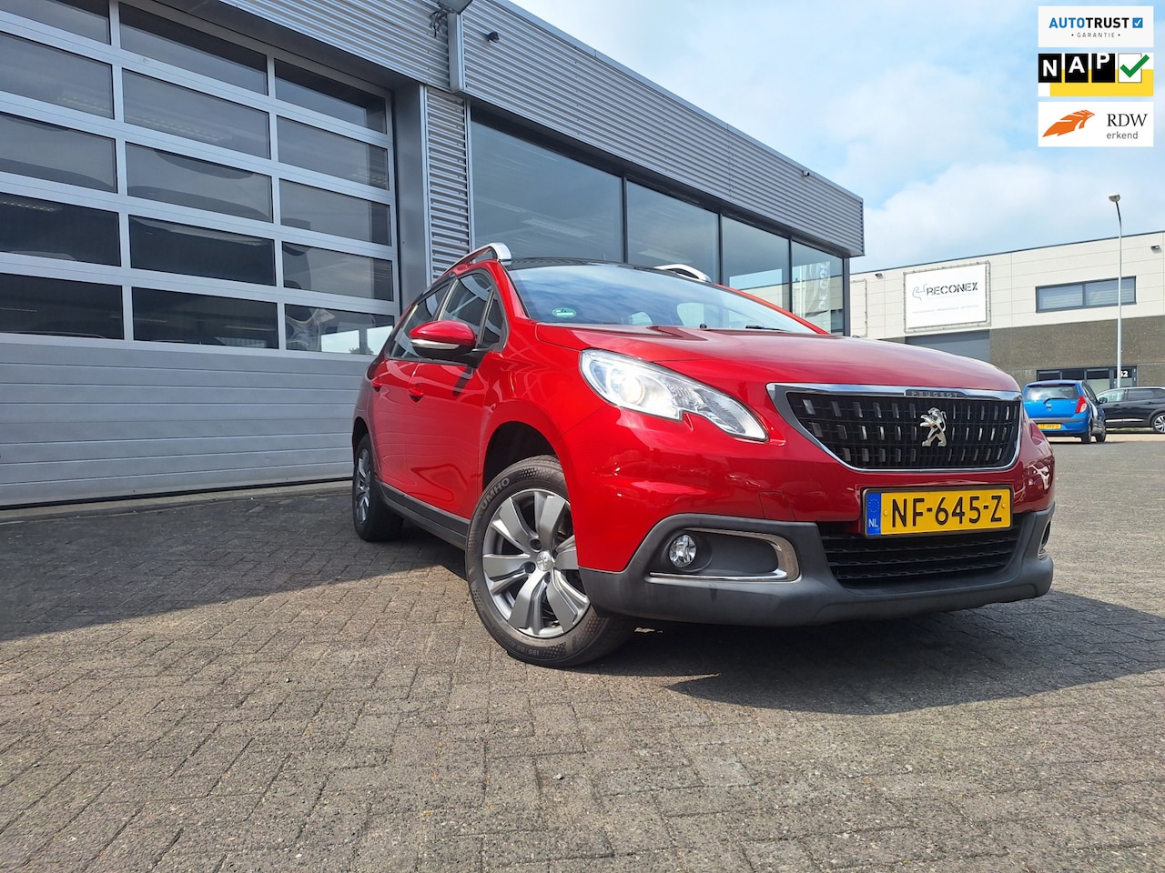 Peugeot 2008 - 1.2 PureTech Blue Lion/Trekhaak*Airco*Cv*Cruise*Glazendak*Enz - AutoWereld.nl