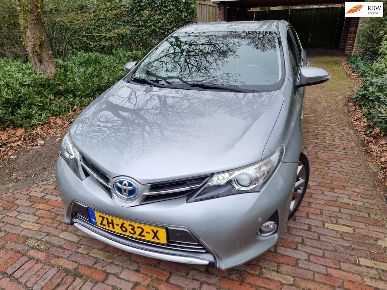Toyota Auris - 1.8 Hybrid Executive NIET MOOI/WEL GOEDKOOP - AutoWereld.nl