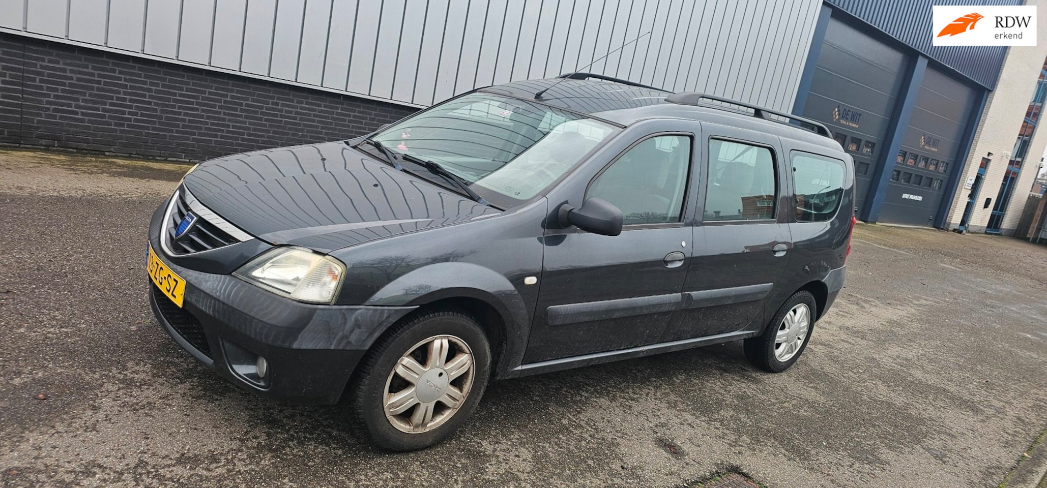 Dacia Logan MCV - 1.6-16V Lauréate 7p. 1.6-16V Lauréate 7p. Airco - AutoWereld.nl