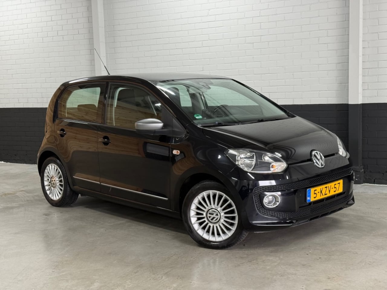 Volkswagen Up! - 1.0 Cheer up! 5 Deurs, Airco, Navi, Bluetooth, Elektr. ramen... - AutoWereld.nl