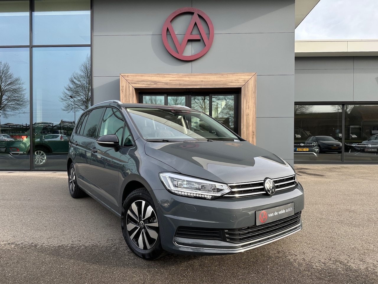 Volkswagen Touran - 1.5 TSI 150pk DSG Goal 7-persoons | Trekhaak | Dode hoek | Elek. Achterklep | Led | Rijkla - AutoWereld.nl