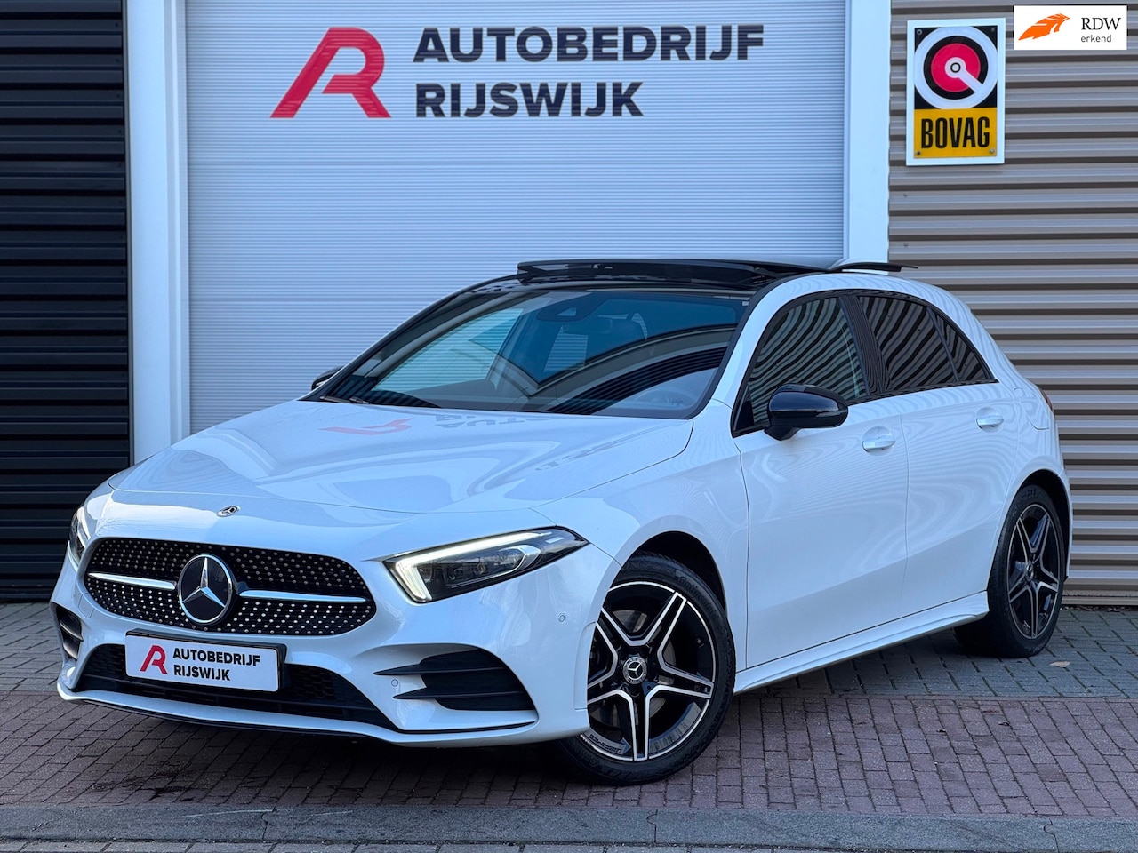 Mercedes-Benz A-klasse - 250 e AMG 45s Pano/Sfeer/AppleCar/Camera - AutoWereld.nl