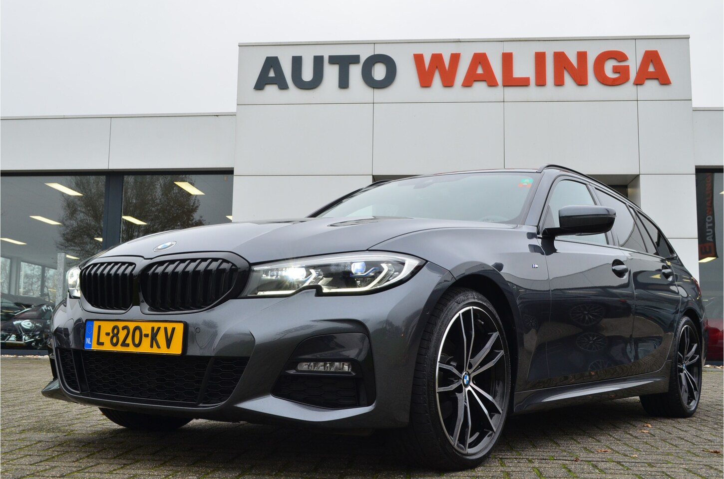 BMW 3-serie Touring - 318i M Pakket Laser licht! | Leer | Carplay | Stoelverw | Camera | Zeer Mooi en verzorgd e - AutoWereld.nl