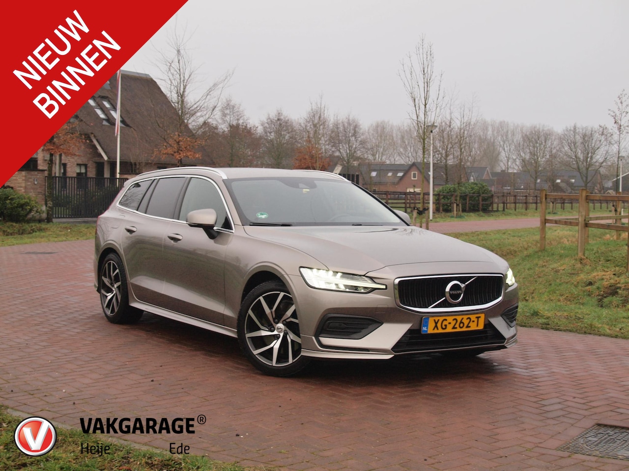 Volvo V60 - 2.0 T5 Momentum | Sportstoelen | Apple Carplay | Cruise Control | Leer | Trekhaak | - AutoWereld.nl