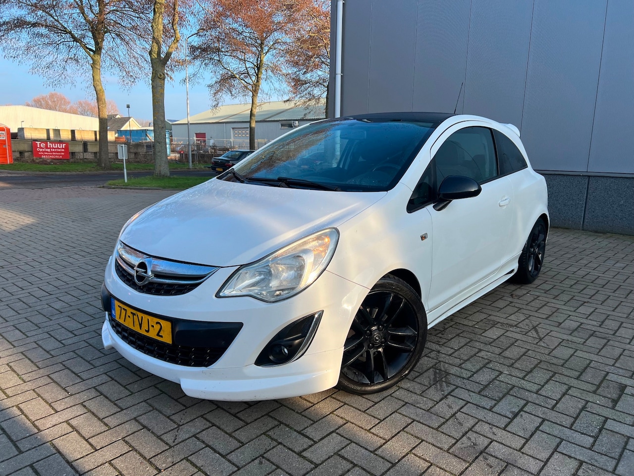 Opel Corsa - 1.4-16V Color Edition Black On White Vol Jaar Apk - AutoWereld.nl