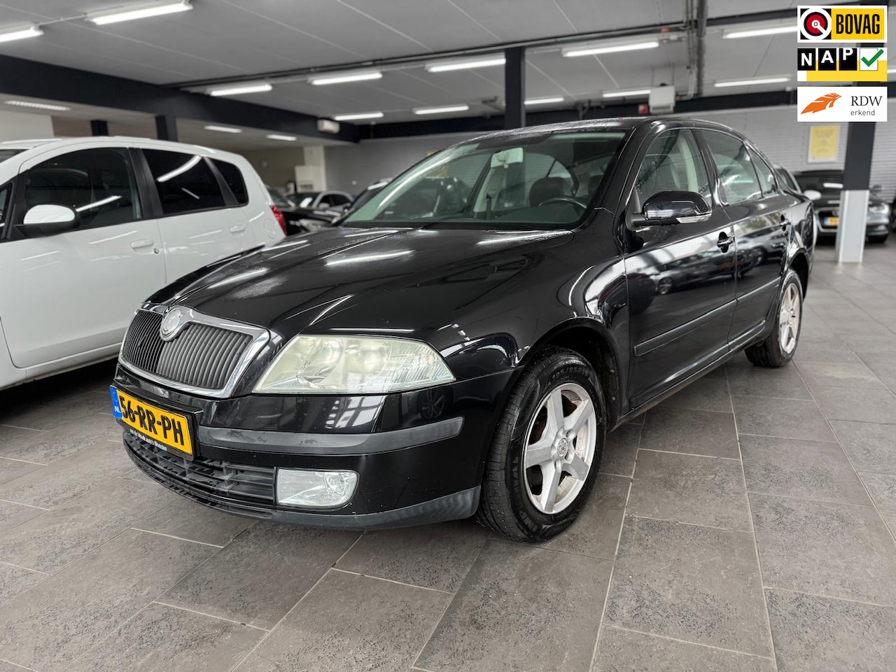Skoda Octavia - 1.6 Ambiente 5-deurs half leer airco elektrische pakket cruise controle lm-velgen trekhaak - AutoWereld.nl