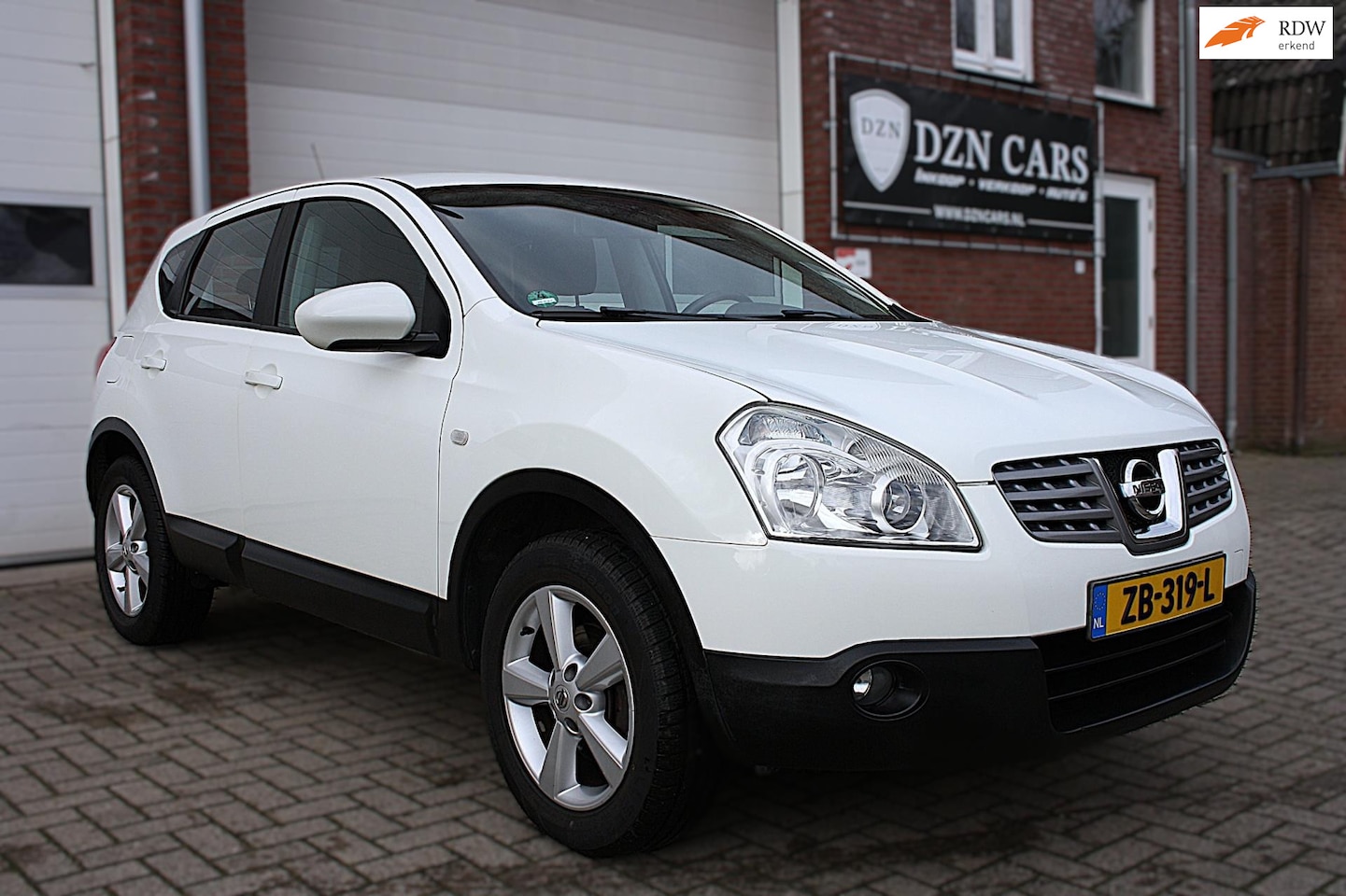 Nissan Qashqai - 1.6 Acenta|Leer|Camera|Navi|Wit|Cruise control|LM Velgen|bluetooth - AutoWereld.nl