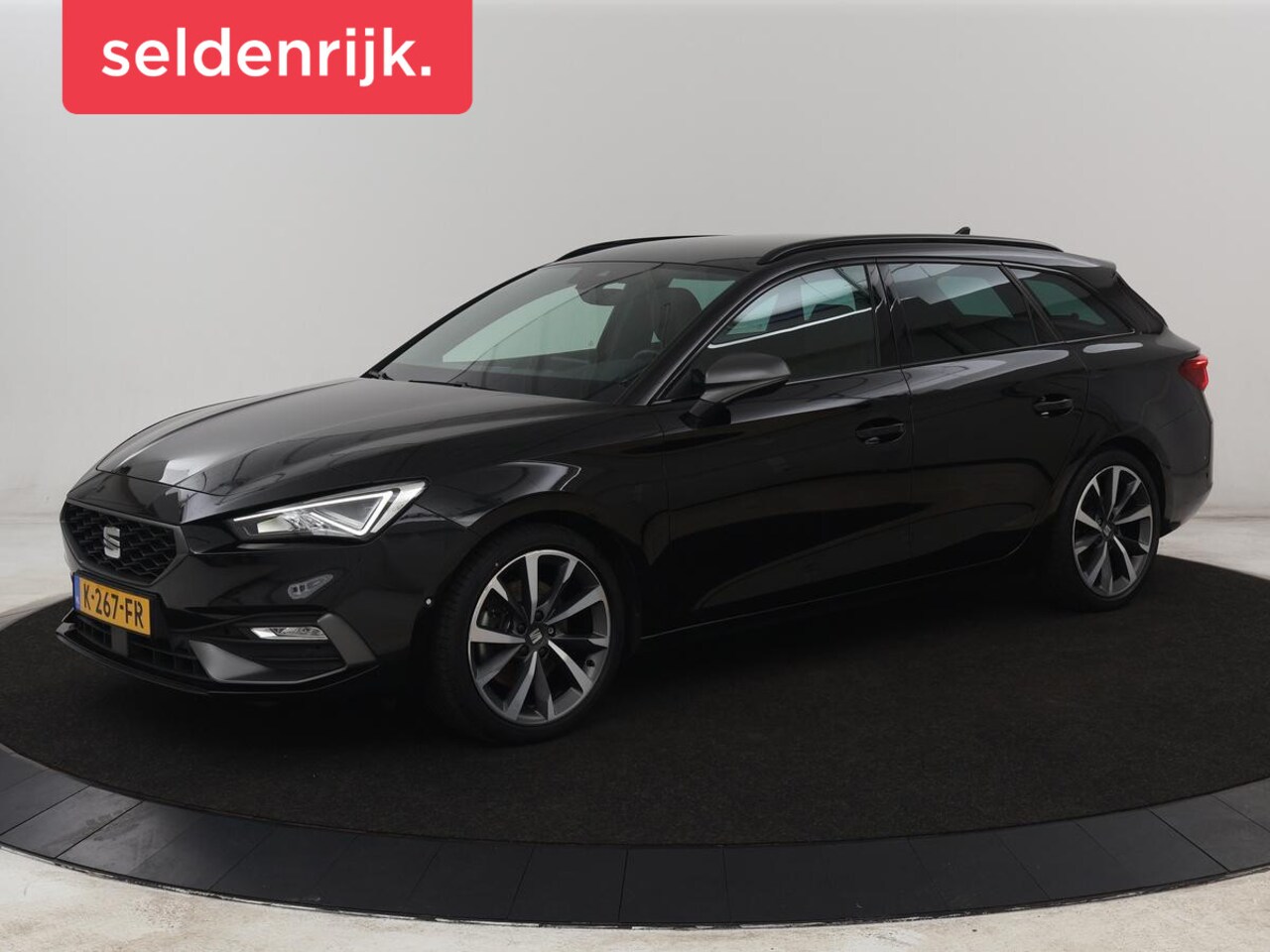 SEAT Leon - 1.5 eTSI FR Launch Edition | Stoelverwarming | Trekhaak | Adaptive cruise | Camera | Carpl - AutoWereld.nl