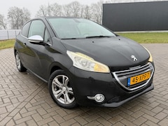 Peugeot 208 - 1.4 VTI ALLURE LEER/TREKHAAK / VASTE PRIJS