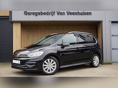 Volkswagen Touran - 1.5 TSI 150PK 7-Zits DSG R-Line & Highline LED Keyless 17inch LM Stoel & Stuurverwarming *