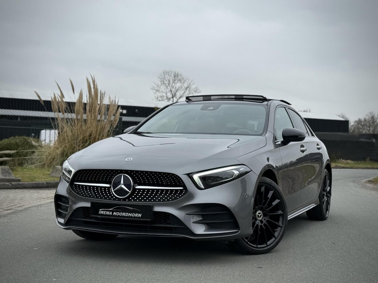 Mercedes-Benz A-klasse - 250 e AMG Panoramadak|Multibeam|Camera|Sfeerverlichting|Keyless - AutoWereld.nl