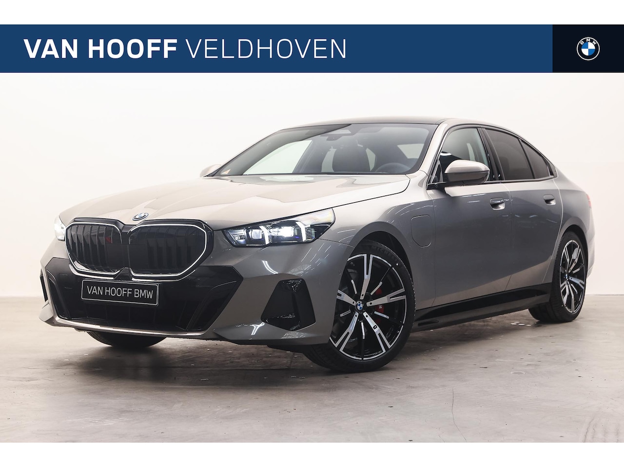 BMW 5-serie - 530e M Sport Automaat / Panoramadak / Adaptieve LED / Parking Assistant Plus / Comfort Acc - AutoWereld.nl