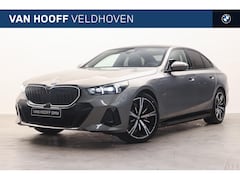 BMW 5-serie - 530e M Sport Automaat / Panoramadak / Adaptieve LED / Parking Assistant Plus / Comfort Acc