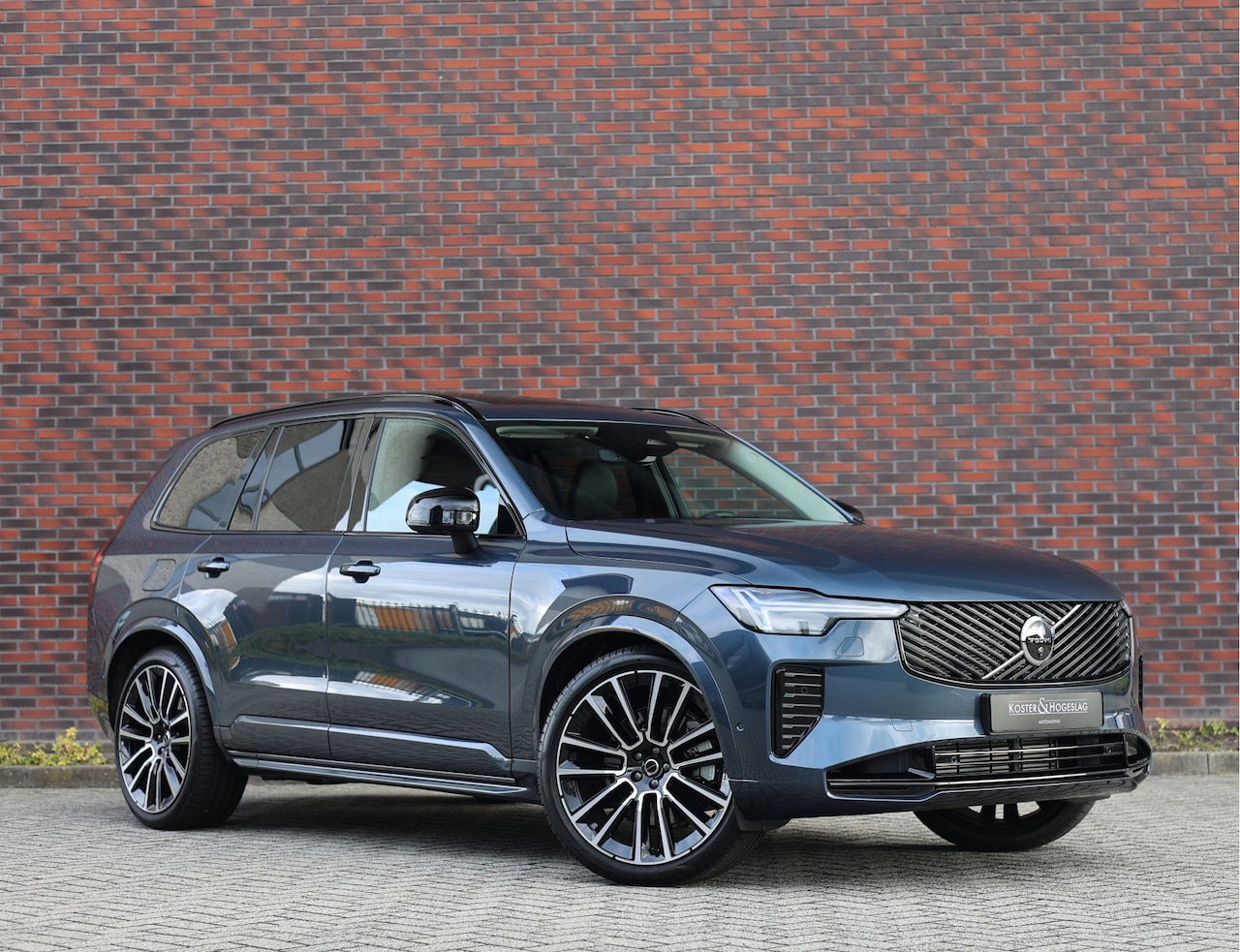 Volvo XC90 - T8 AWD Ultra Dark | Pano - Massage - Trekhaak - B&W - AutoWereld.nl