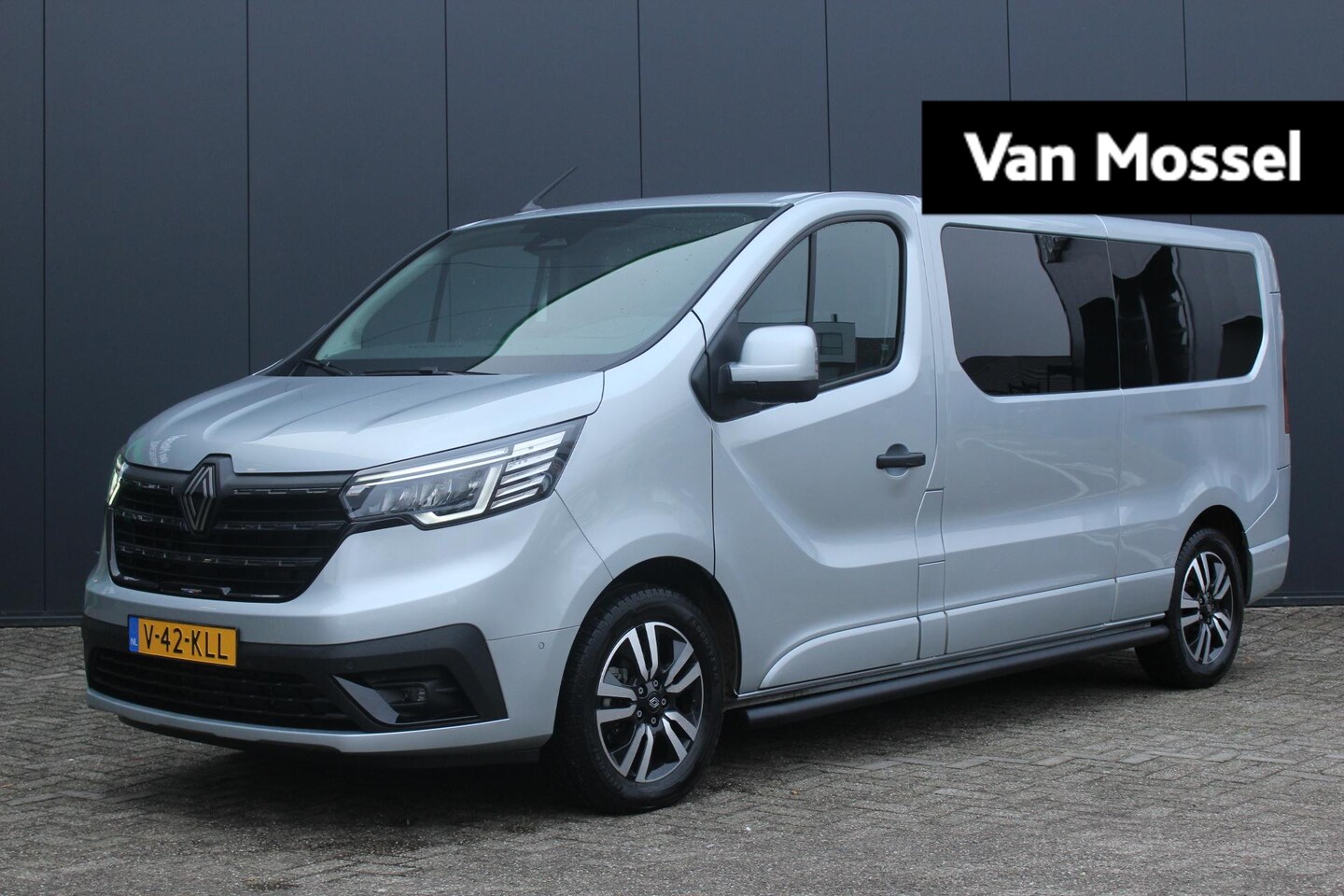 Renault Trafic - 2.0 Blue dC1 150Pk EDC T30 L2H1 Extra | Anniversary Edition | Navigatie | Draadloze Apple - AutoWereld.nl