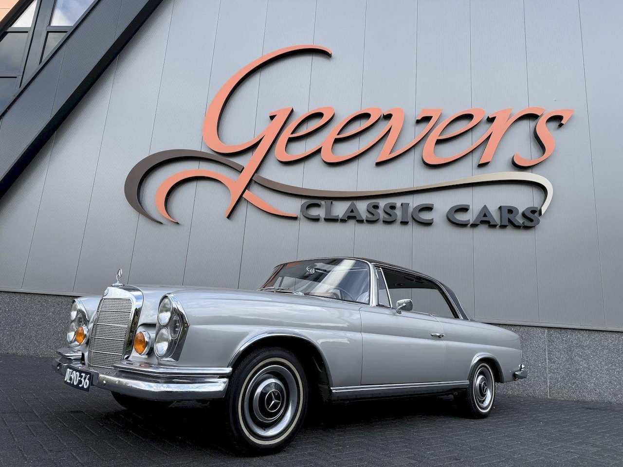 Mercedes-Benz 250 - 250SE handgeschakeld schuifdak Coupe - AutoWereld.nl
