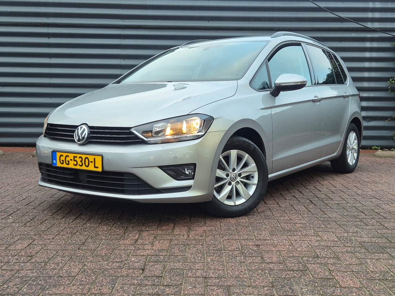 Volkswagen Golf Sportsvan - 1.2 TSI Highline | Automaat | PDC- V+A | Winterwielen set | - AutoWereld.nl