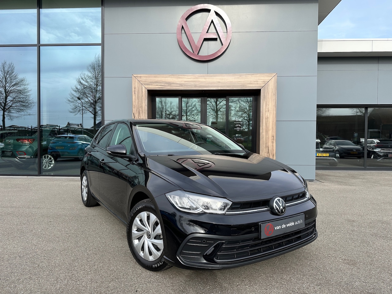 Volkswagen Polo - 1.0 TSI Life | Climate | 4-Season | Stoelverwarming | Carplay | Navi | Extra getint glas | - AutoWereld.nl