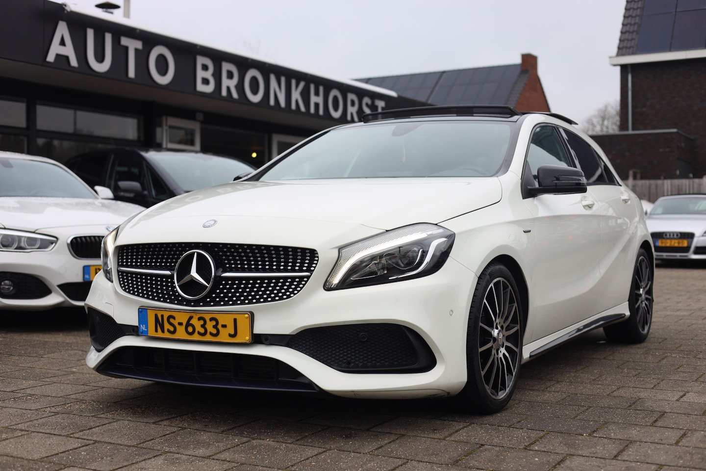 Mercedes-Benz A-klasse - 180 AMG | NAVI | CAMERA | PANORAMADAK - AutoWereld.nl