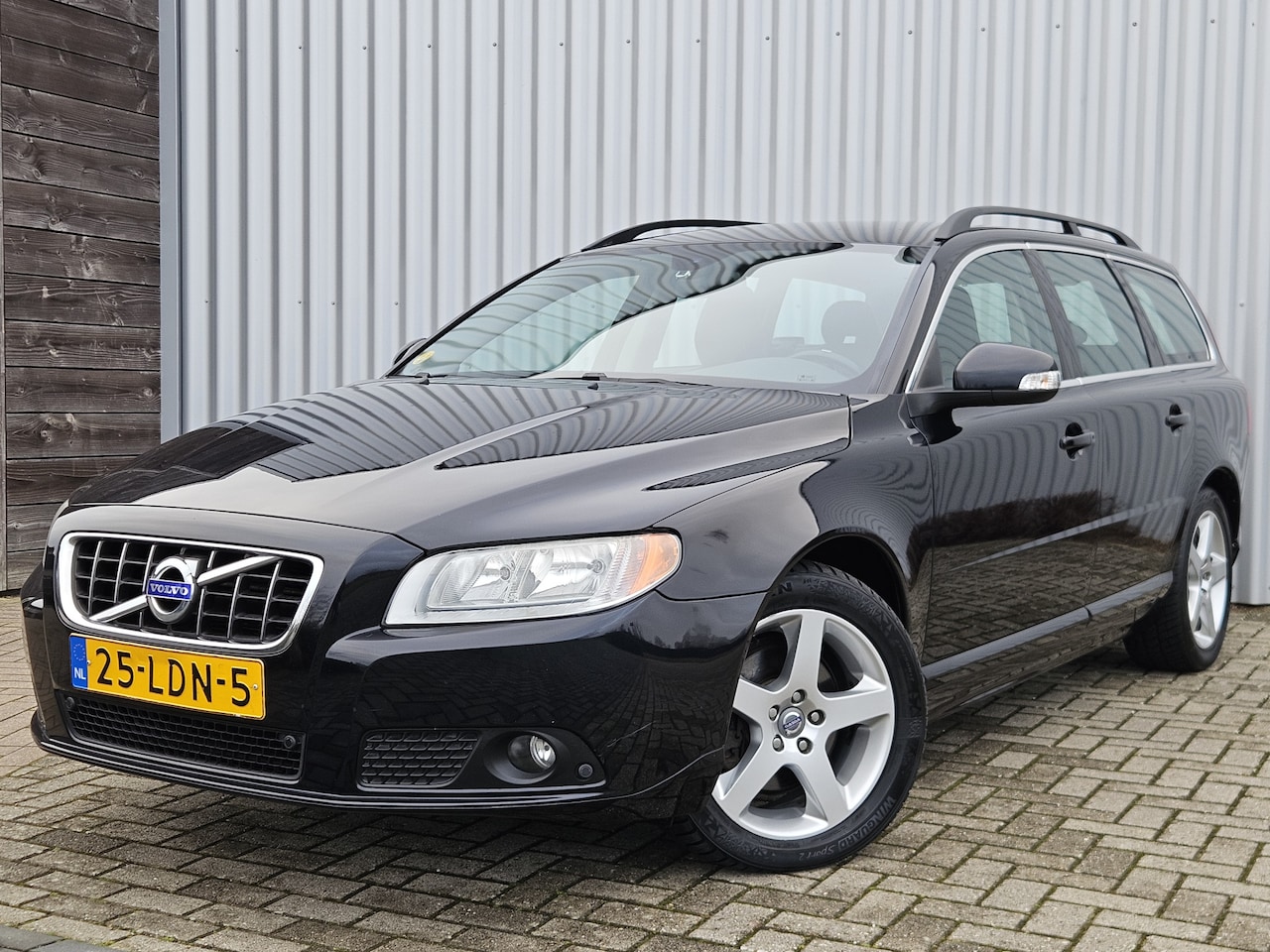 Volvo V70 - 2.4D 5-Cilinder /Automaat/Dealer Onderhouden/Stoelverwarming! - AutoWereld.nl