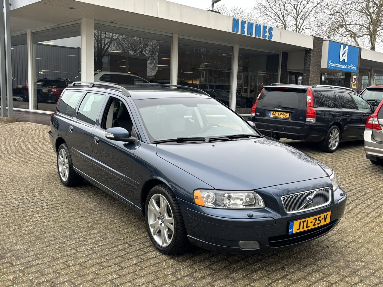 Volvo V70 - 2.4 170pk Edition Family Xenon - AutoWereld.nl