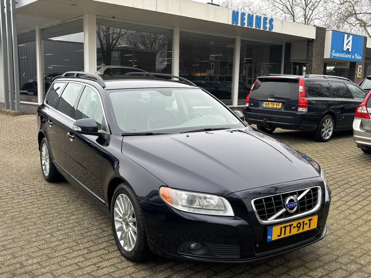 Volvo V70 - 2.5T 231pk LPG NIEUW Xenon Bluetooth Carplay Android - AutoWereld.nl