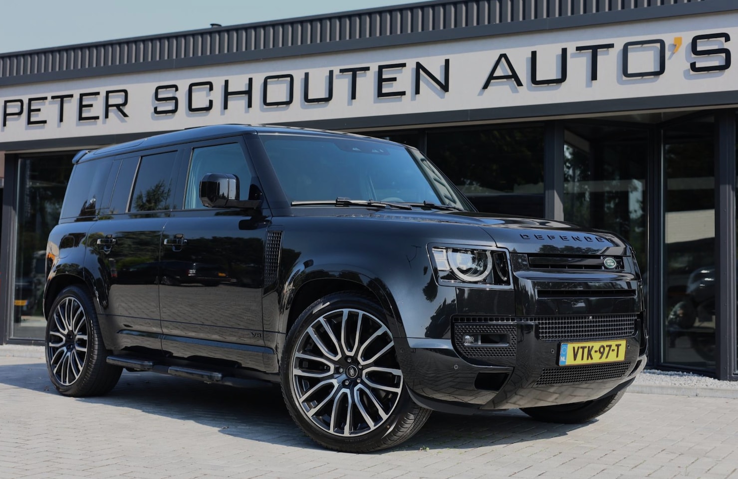 Land Rover Defender 110 - P525 V8 | Full Options | Comm. | BPM vrij | - AutoWereld.nl