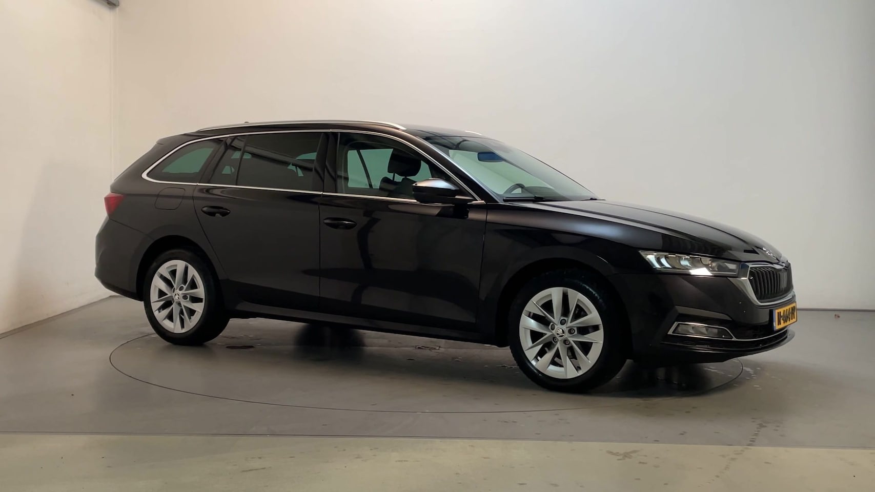 Skoda Octavia Combi - 1.0 e-TSI DSG Business Edition Camera Virtual Cockpit Stoelverwarming Navigatie - AutoWereld.nl