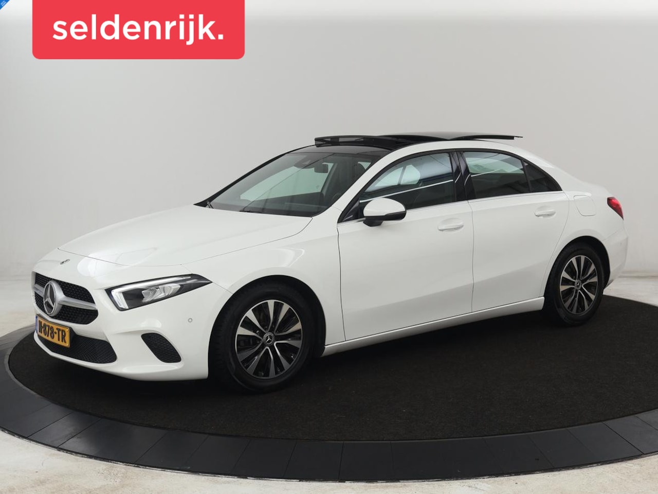 Mercedes-Benz A-klasse - 180 Business Solution | Panoramadak | Stoelverwarming | Full LED | Half leder | Widescreen - AutoWereld.nl