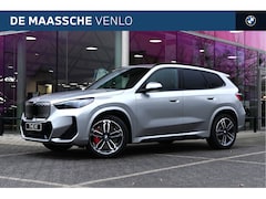 BMW iX1 - eDrive20 M Sport / Trekhaak / Sportstoelen / Achteruitrijcamera / M Adaptief onderstel / C