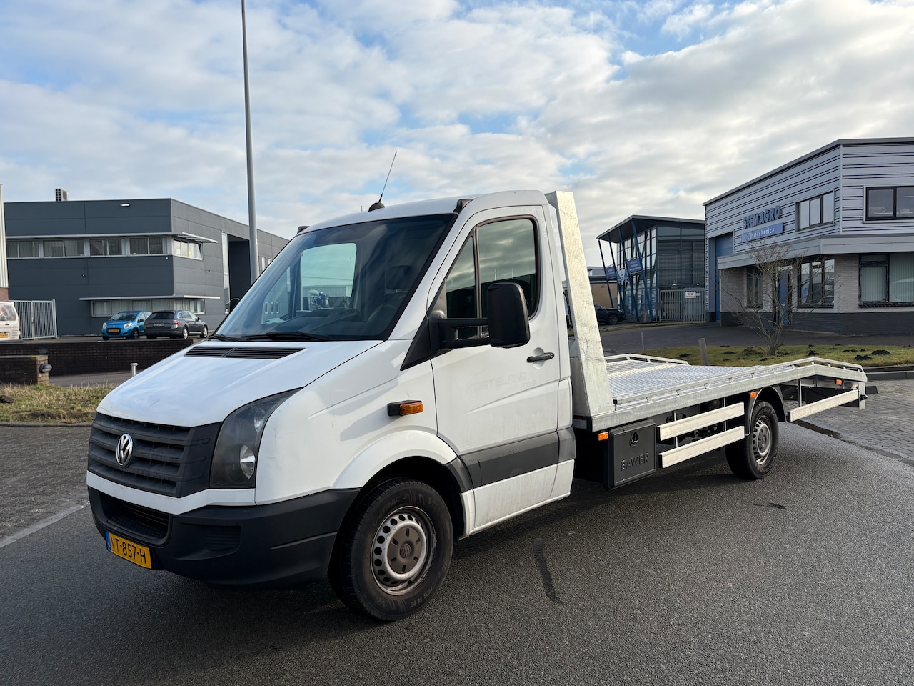 Volkswagen Crafter - 32 2.0 TDI L3H1 Autotransporter 1.400 kg Luchtvering Lier Inclusief btw - AutoWereld.nl