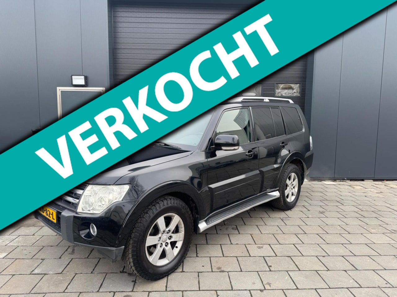 Mitsubishi Pajero - 3.2 DI-D Invite Side Window Van | 1ste eigenaar |BTW | Automaat | Cruise | Airco - AutoWereld.nl