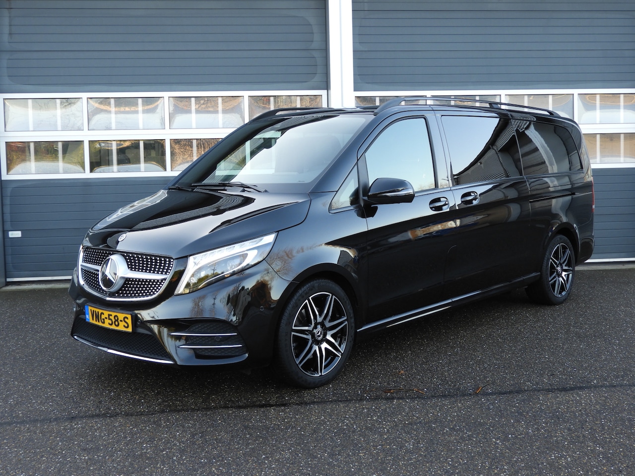 Mercedes-Benz V-klasse - 300d XL DC | AMG | LUCHTVERING | BURMESTER | DISTRONIC - AutoWereld.nl