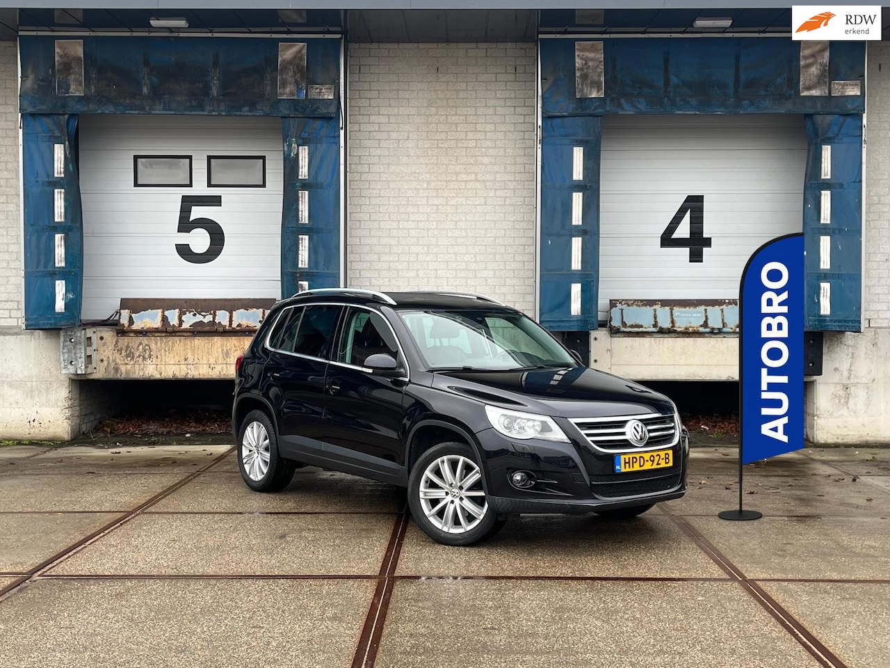 Volkswagen Tiguan - 2.0 TSI Comfort&Design 4Motion (PANO+LEER+CAMERA) - AutoWereld.nl