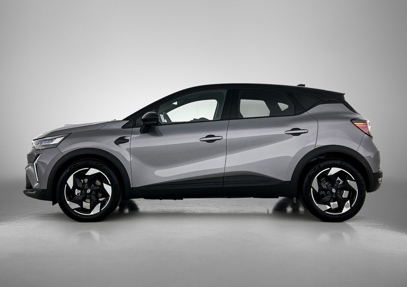 Renault Captur - 1.8 E-Tech full hybrid 160PK techno | NAVI | WINTERPACK | CAMERA | ADAPTIVE CRUISE | CARPL - AutoWereld.nl