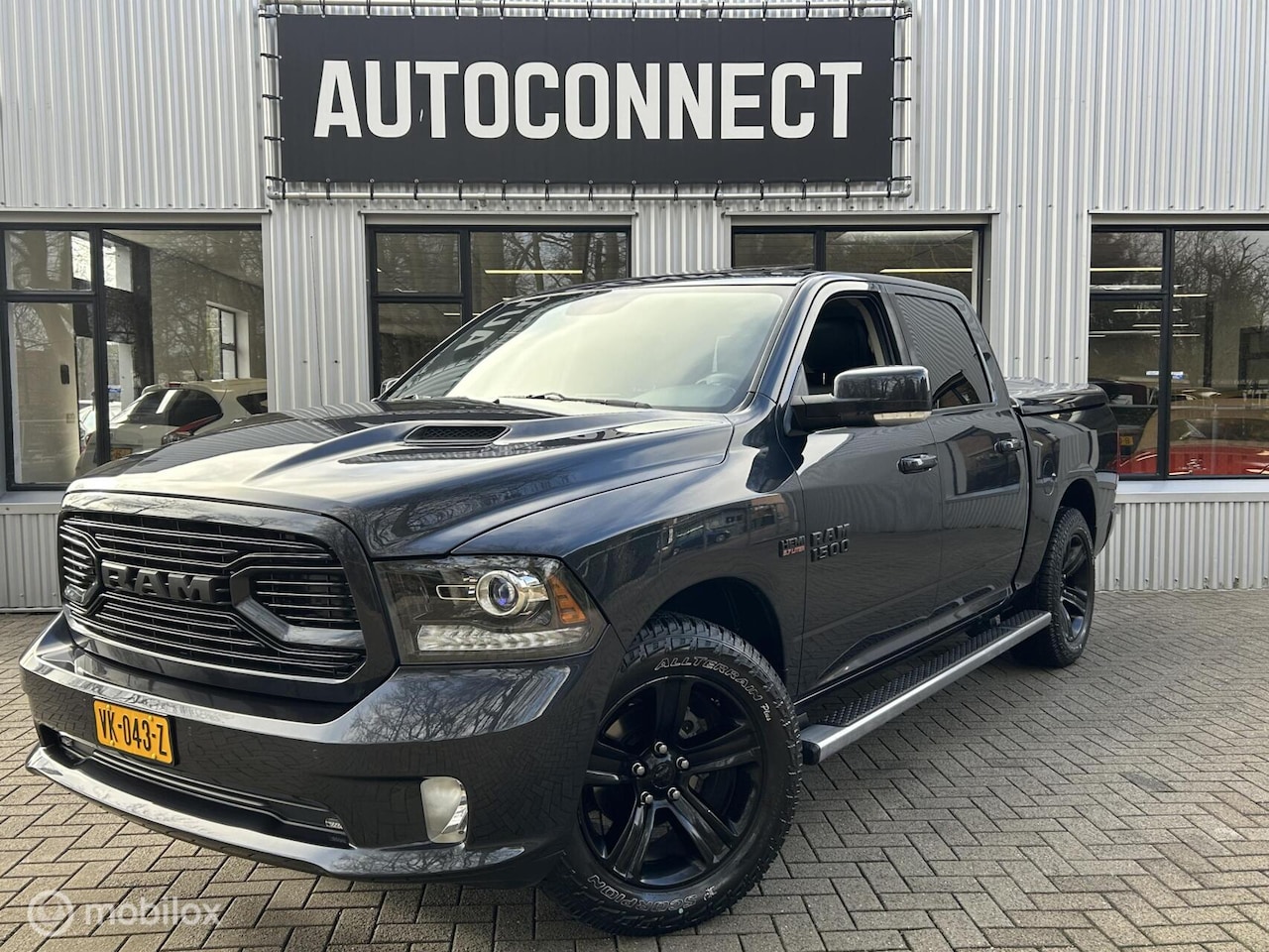 Dodge Ram 1500 - 5.7 V8 Quad Cab 6'4 5.7 V8 Quad Cab 6'4,CRUISE,NAVI,OPENDAK,CAMERA,LEDER - AutoWereld.nl