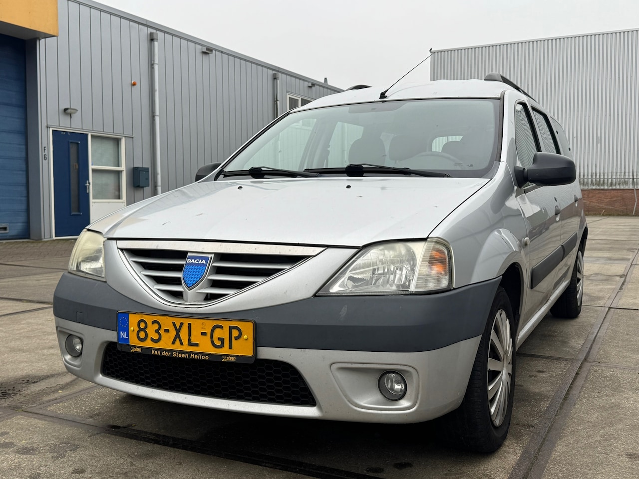 Dacia Logan MCV - 1.6-16V Lauréate 7p. 1.6-16V Lauréate 7p. - AutoWereld.nl
