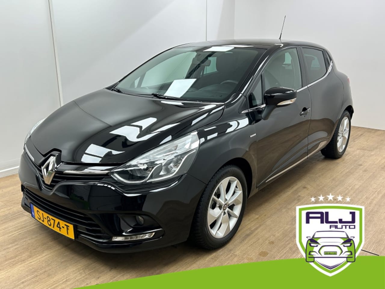 Renault Clio - Occasion 0.9 TCe Limited | Zwart | Tweedehands Renault Clio | Airco | Bluetooth audio | Cr - AutoWereld.nl