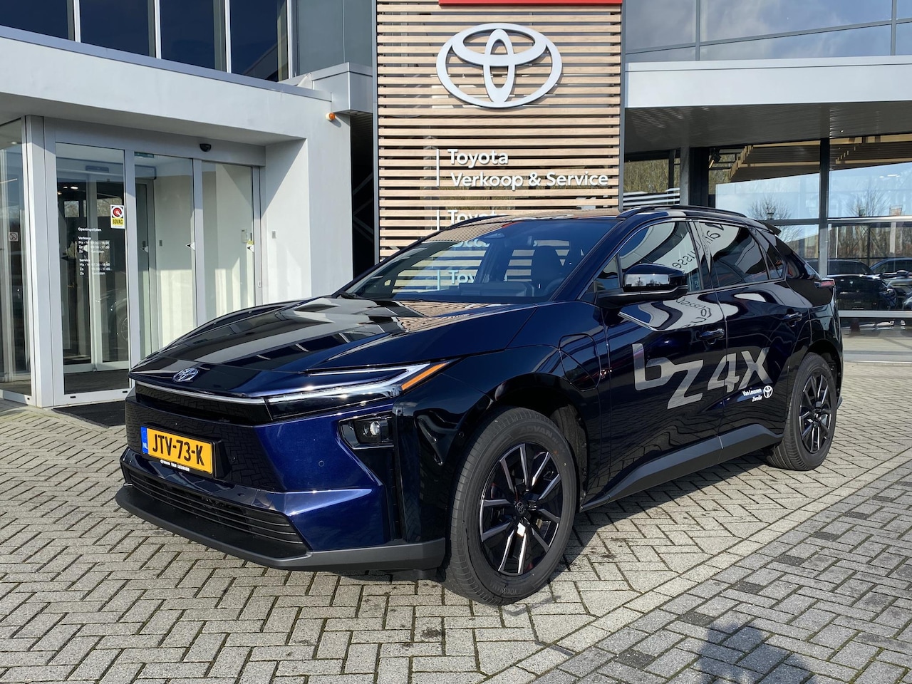 Toyota bZ4X - Executive 73 kWh WARMTEPOMP STOELVERW/KOELING INFRAROOD STUURVERW JBL-AUDIO LEER EL-STOEL - AutoWereld.nl