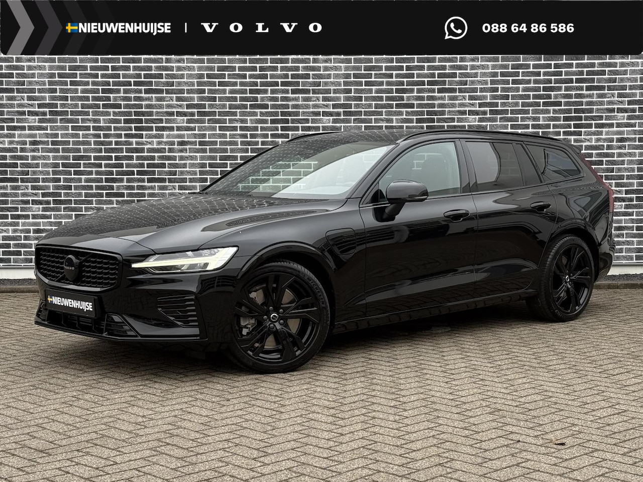 Volvo V60 - T8 Plug-in hybrid AWD Plus Dark Performance Black Edition | Panoramadak | Harman Kardon | - AutoWereld.nl