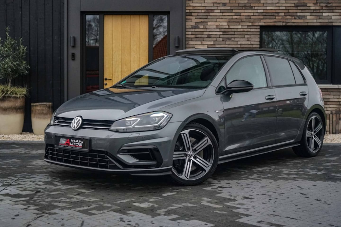 Volkswagen Golf - 7,5 R R20 4Motion APR 380PK Panoramadak - AutoWereld.nl