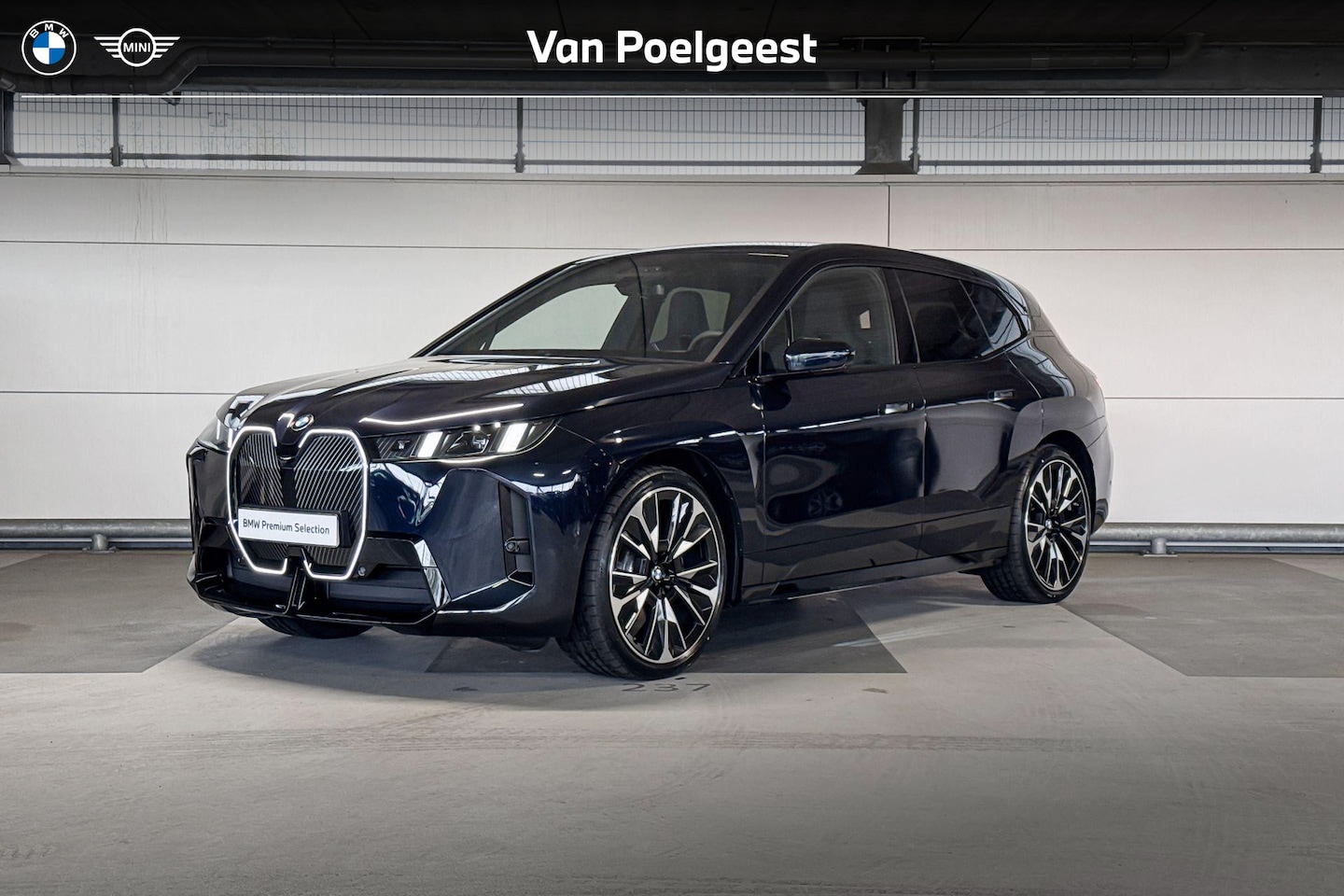 BMW iX - xDrive45 101 kWh | Selections | Trekhaak met elektrisch wegklapbare kogel - AutoWereld.nl