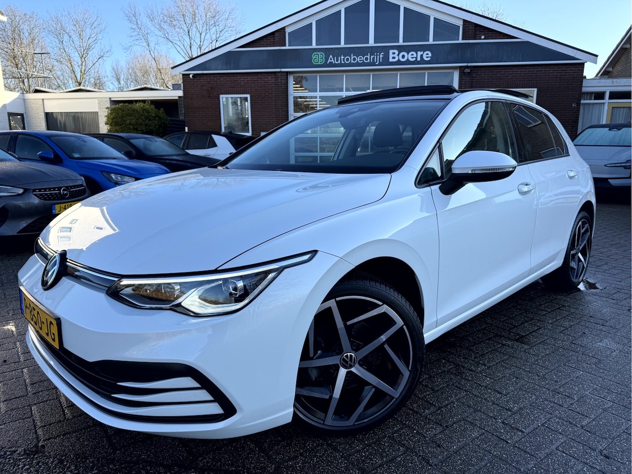 Volkswagen Golf - 1.5 TSI Life Panoramadak, 18''Lmv, IQ Light. Winterpakket - AutoWereld.nl