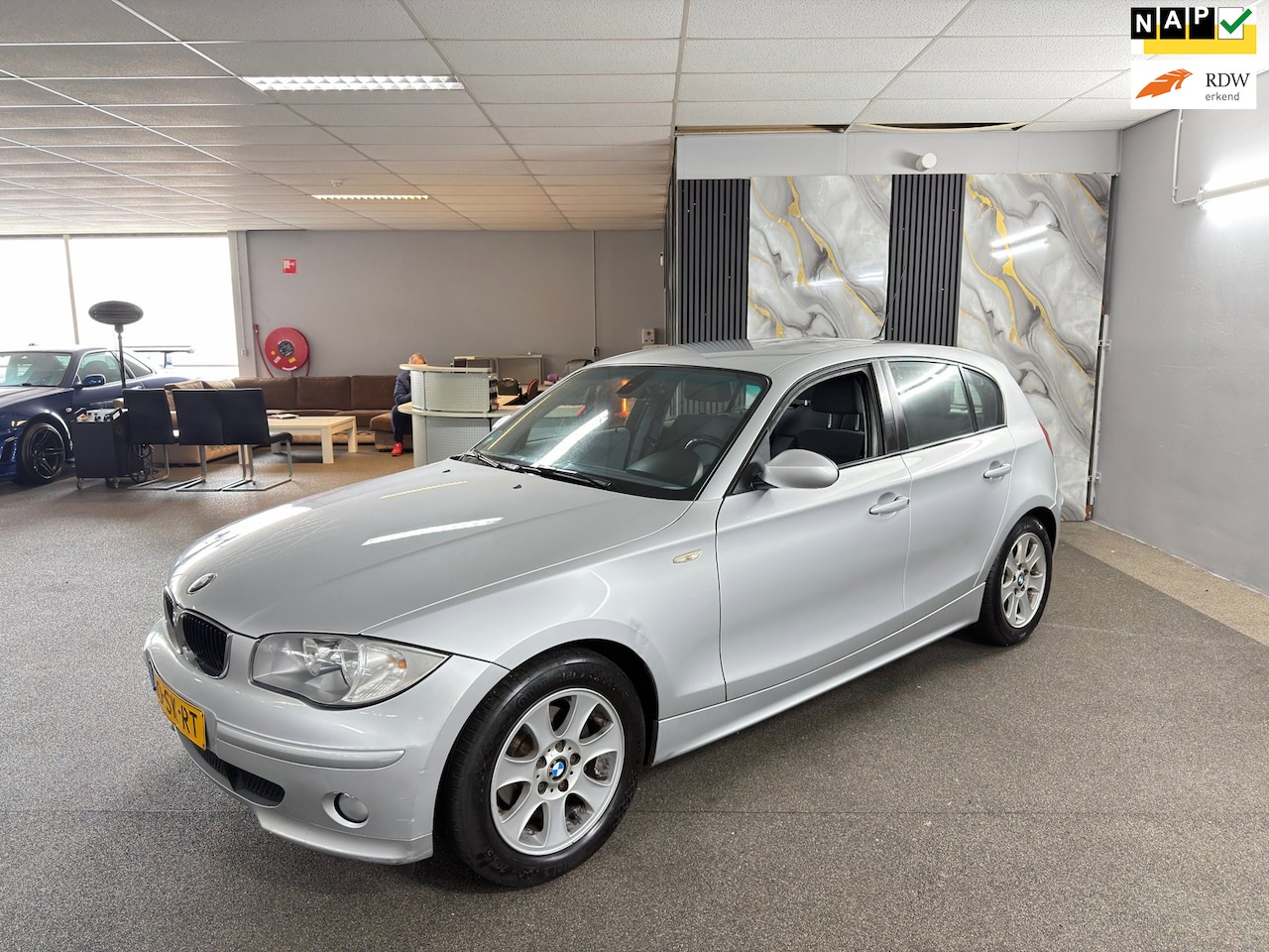 BMW 1-serie - 116i High Executive 116i High Executive,Airco,Cruise,Parksensoren,Key&Go,N.A.P,2 sleutels+Boekjes,Nette staat! - AutoWereld.nl