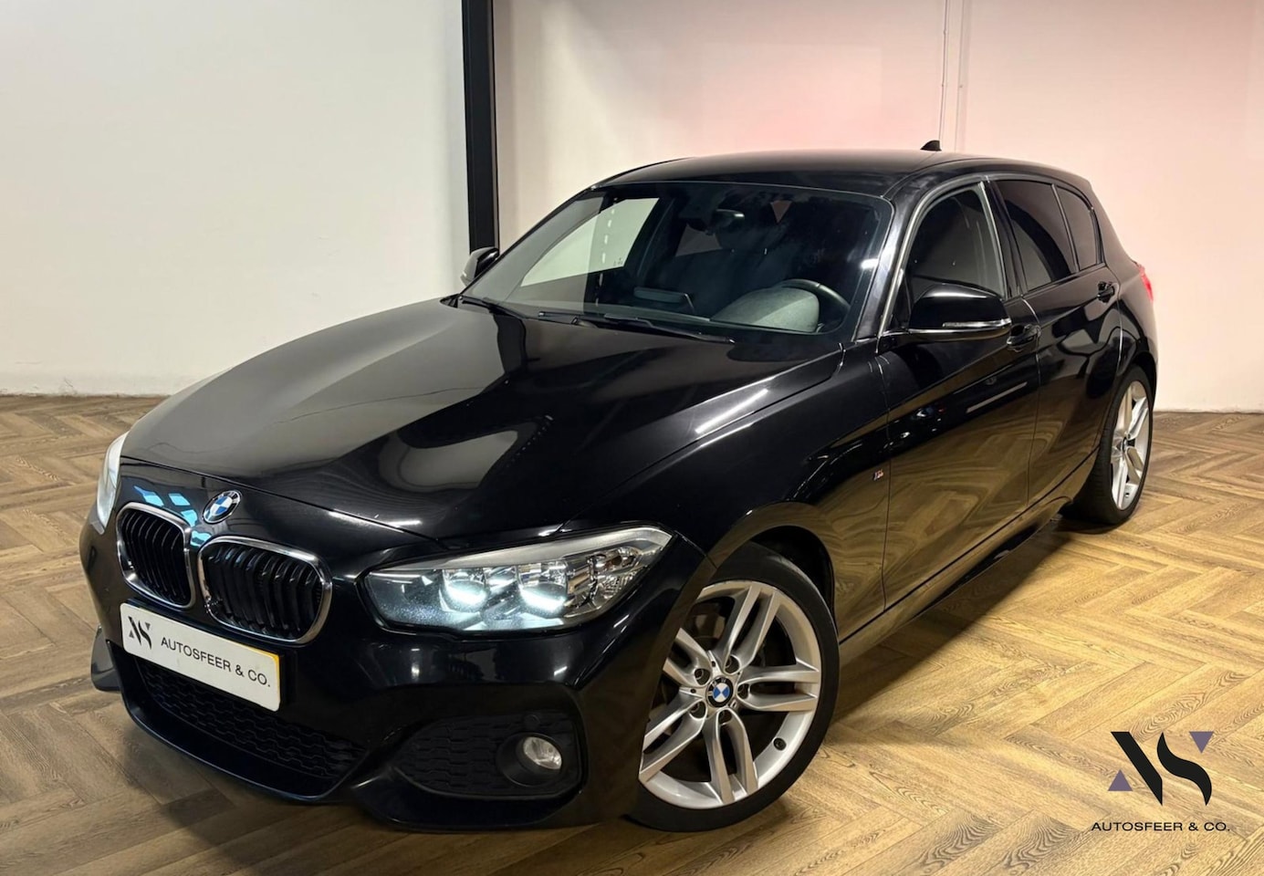 BMW 1-serie - 118d High Executive M-SPORT PDC NAVI - AutoWereld.nl