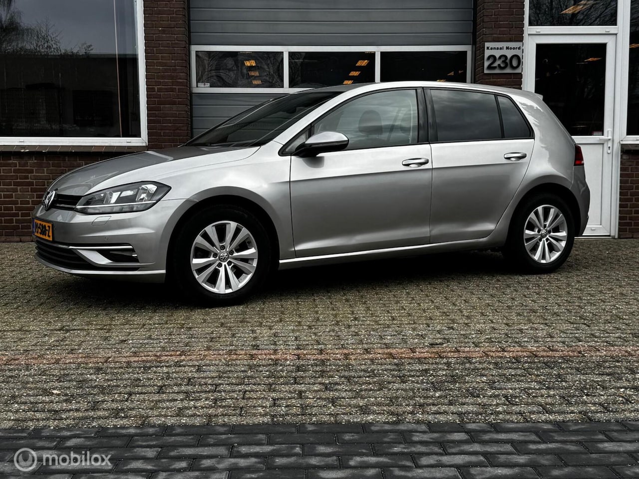 Volkswagen Golf - 1.0 TSI Comfortline ECC-AIRCO/NAVI/PDC/ - AutoWereld.nl