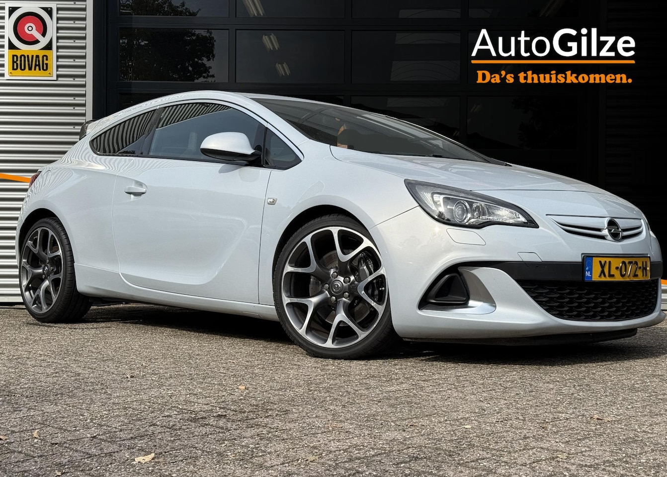 Opel Astra GTC - 2.0 Turbo OPC 280PK l Speciale Lak l 20inch l OPC Stoelen l Navigatie - AutoWereld.nl
